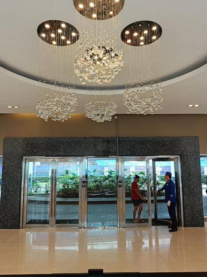 Sea Residences Moa - Paul Manila Exterior foto